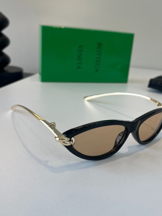 Bottega Veneta Classic Cat-Eye Black Frame Sunglasses with Metal Knot Detail main image 8
